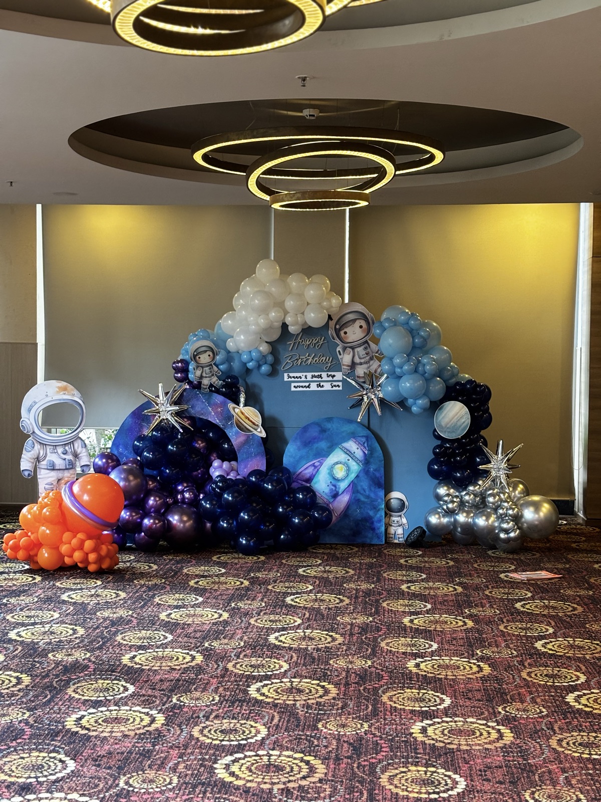 Outer-space astronaut birthday backdrop by Balooonz